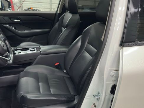 Used 2022 Nissan Rogue SV w/ SV Premium Package image 16