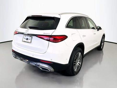 Used 2025 Mercedes-Benz GLC 300 4MATIC image 5