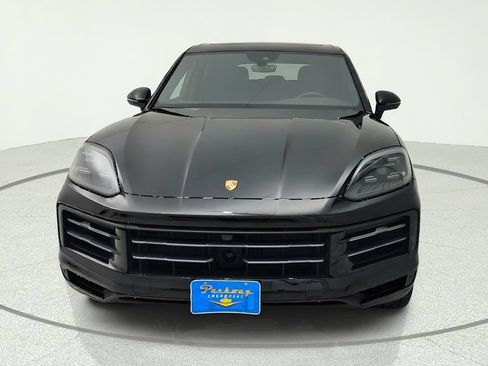 Used 2025 Porsche Cayenne AWD/4WD image 2