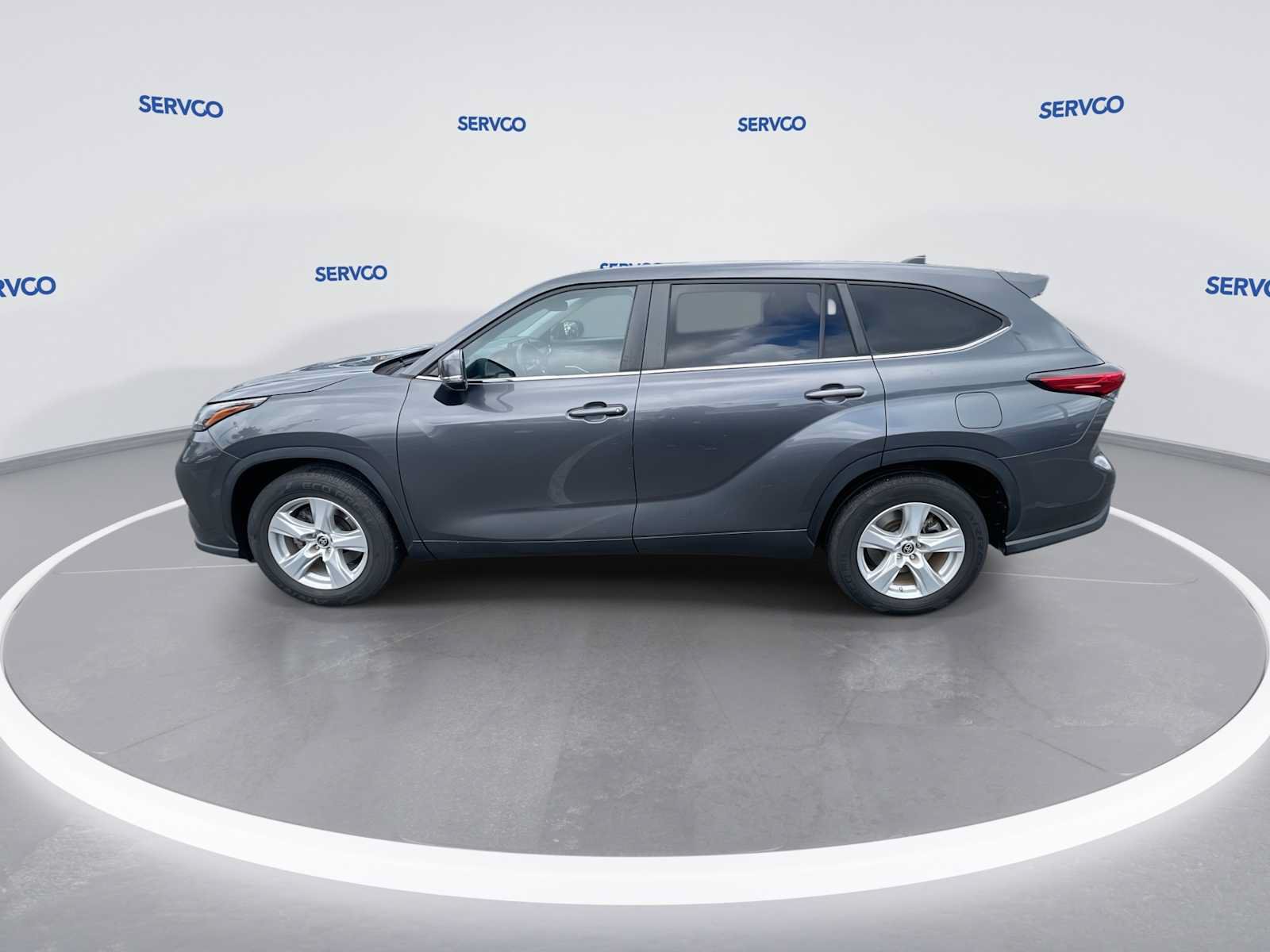 Used 2023 Toyota Highlander L FWD image 5