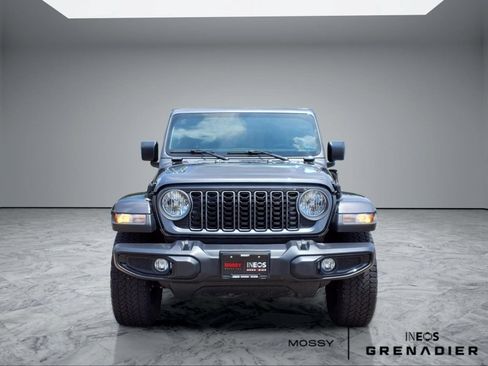 Used 2025 Jeep Gladiator Sport AWD/4WD image 3