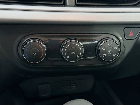 Used 2025 Chevrolet Trax LS image 23