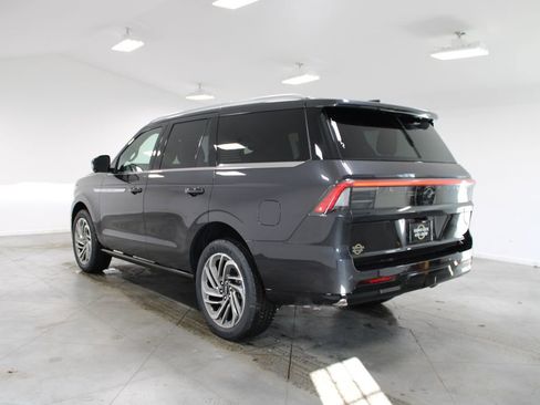 New 2026 Lincoln Navigator Reserve AWD/4WD image 6