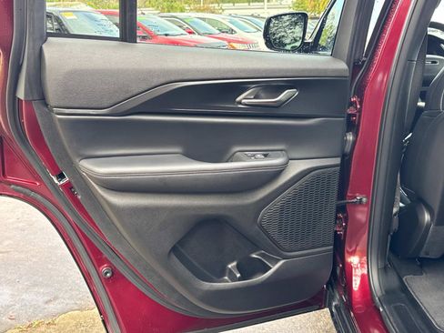 Certified 2025 Jeep Grand Cherokee Altitude image 11