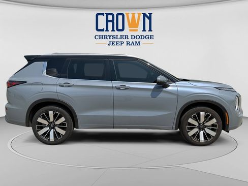 Used 2026 Mitsubishi Outlander AWD image 2