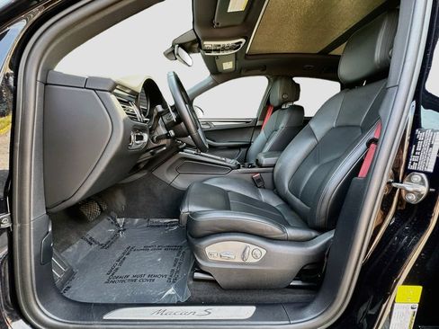 Certified 2023 Porsche Macan S AWD/4WD image 5