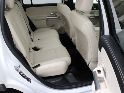 Used 2022 Mercedes-Benz GLB 250 image 35