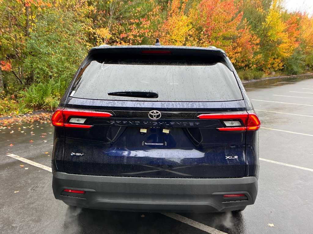 New 2026 Toyota Grand Highlander XLE FWD image 4