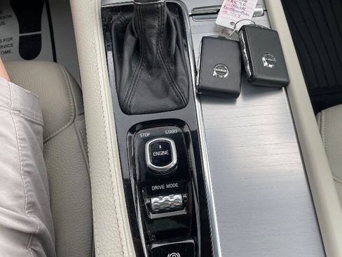 Used 2017 Volvo XC90 T5 Momentum w/ Vision Package AWD/4WD image 23
