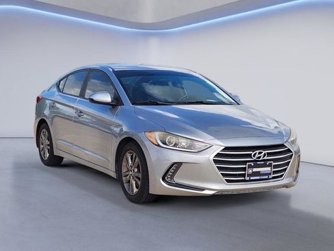 Used 2017 Hyundai Elantra SE w/ SE A/T Tech Package 03 FWD image 3