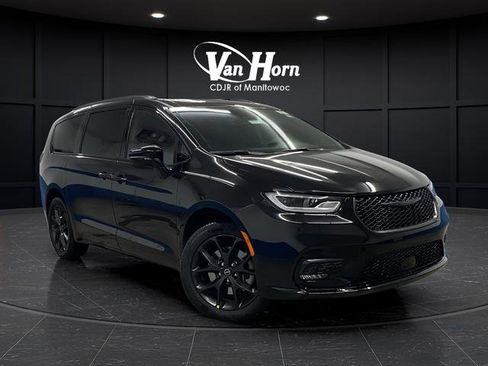 New 2026 Chrysler Pacifica Limited w/ S Appearance Package AWD/4WD image 45