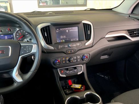 Used 2023 GMC Terrain SLE w/ Driver Convenience Package image 6