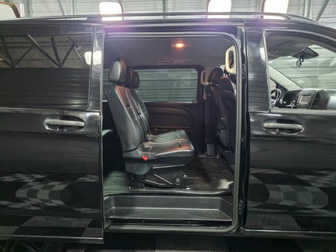 Used 2019 Mercedes-Benz Metris Passenger image 17