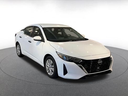 Used 2025 Nissan Sentra S image 3