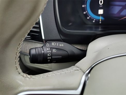 Certified 2024 Volvo XC90 T8 Plus w/ Protection Package Premier image 18