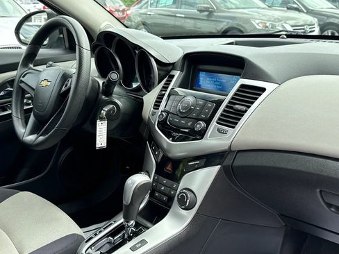 Used 2013 Chevrolet Cruze LS FWD image 43
