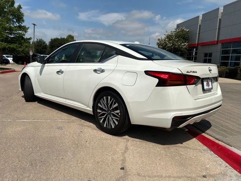 Used 2025 Nissan Altima 2.5 SV FWD image 8