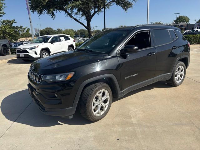Used 2024 Jeep Compass Latitude AWD/4WD image 7