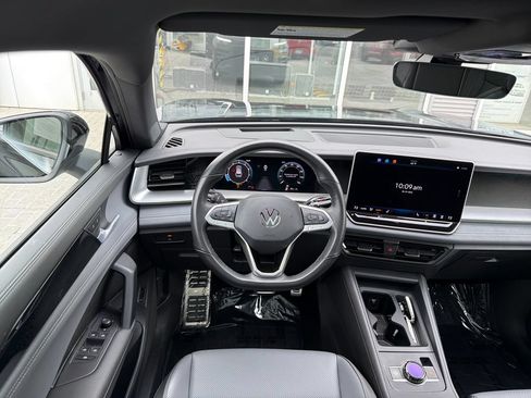 Used 2025 Volkswagen Tiguan SE R-Line AWD/4WD image 16