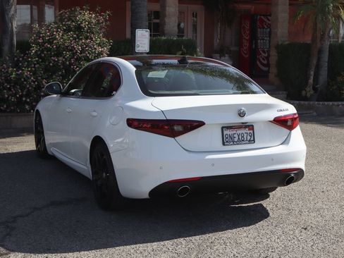 Used 2019 Alfa Romeo Giulia RWD image 6