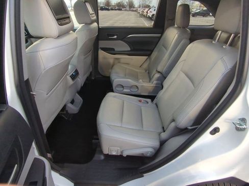 Certified 2018 Toyota Highlander Limited Platinum image 17