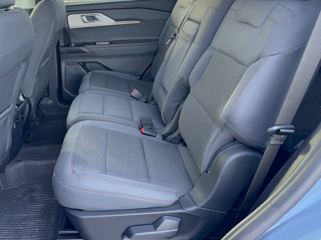 Used 2025 Ford Explorer Active RWD image 25