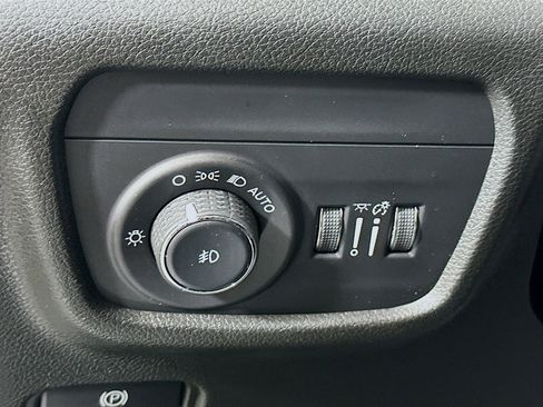 Used 2023 Jeep Grand Cherokee L Limited AWD/4WD image 17