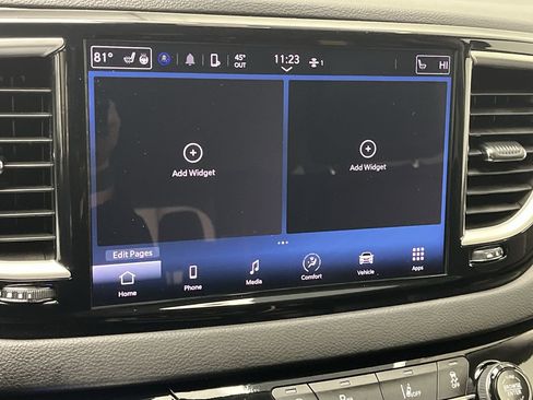 Used 2024 Chrysler Pacifica Touring-L image 19