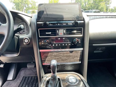 Used 2024 Nissan Armada Platinum w/ Captain's Chairs Package RWD image 12