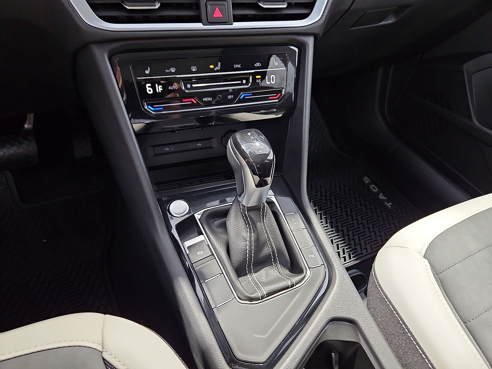 New 2027 Volkswagen Taos SE FWD image 22