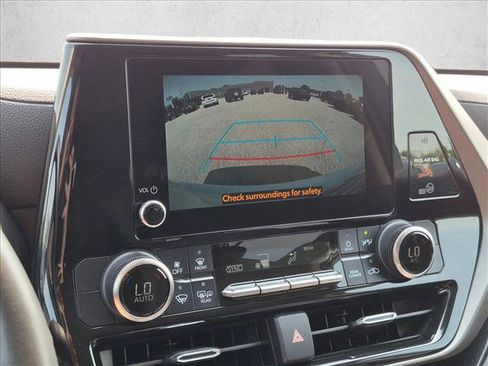 Used 2023 Toyota Highlander LE AWD/4WD image 14