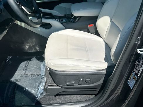 Certified 2025 Kia Telluride S FWD image 19