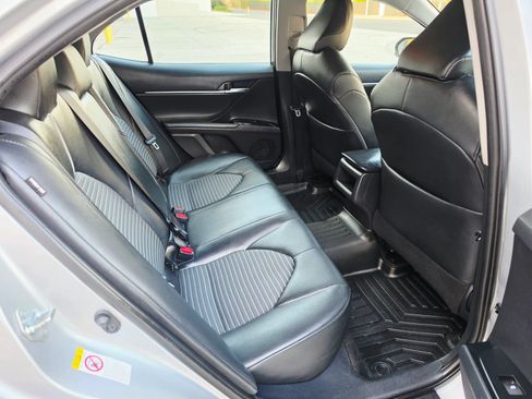 Used 2018 Toyota Camry SE FWD image 12