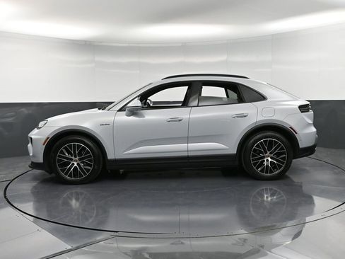 Certified 2025 Porsche Macan 4 Electric image 2