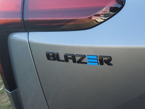 Used 2026 Chevrolet Blazer EV LT w/ Midnight/Sport Edition FWD image 7