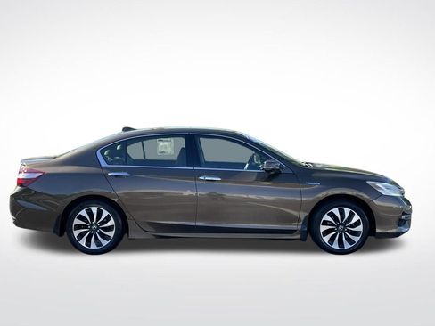 Used 2017 Honda Accord Touring image 7