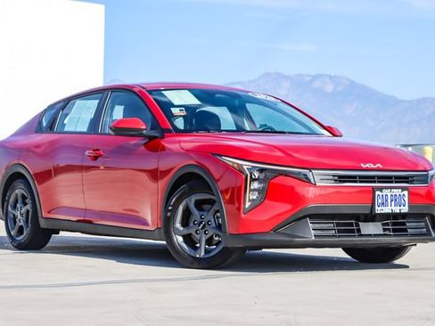 Used 2025 Kia K4 FWD image 2