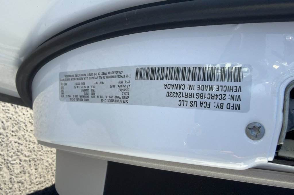 Used 2024 Chrysler Pacifica Touring-L FWD image 19