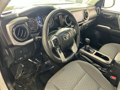 Used 2021 Toyota Tacoma SR5 RWD image 12