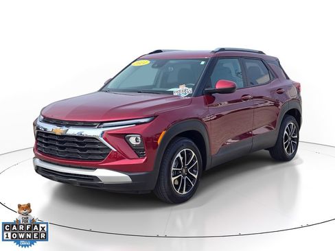 Used 2024 Chevrolet TrailBlazer LT w/ LT Cold Weather Package FWD image 2