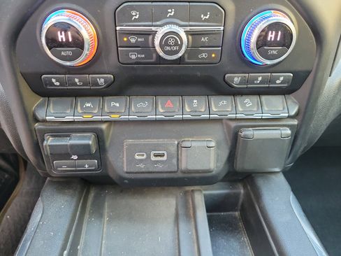 Used 2022 GMC Sierra 1500 AT4 w/ AT4 Premium Package image 18