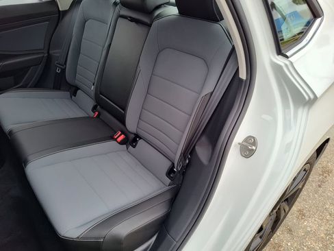 Used 2025 Volkswagen Jetta SE image 33