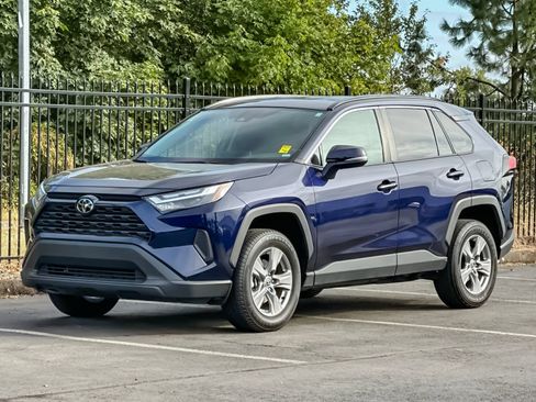 Used 2025 Toyota RAV4 XLE AWD/4WD image 7