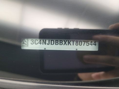Used 2019 Jeep Compass Latitude AWD/4WD image 33