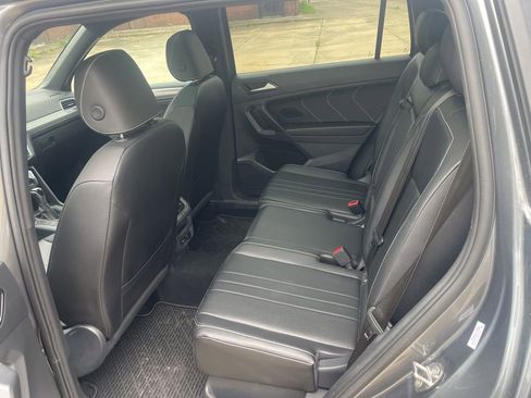 Used 2022 Volkswagen Tiguan SE R-Line AWD/4WD image 5