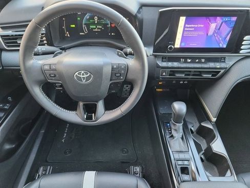 Used 2025 Toyota Camry XLE image 28