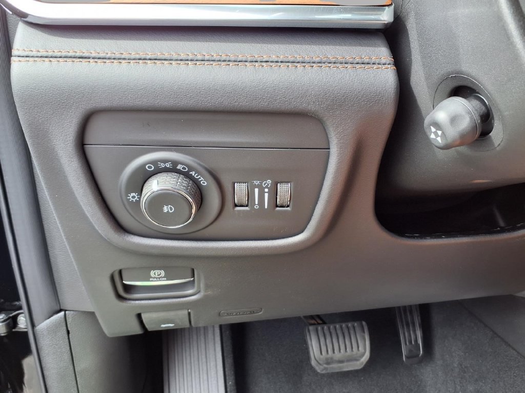 New 2027 Jeep Grand Cherokee L Summit AWD/4WD image 12