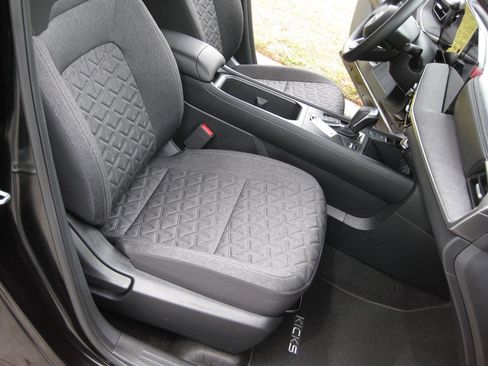 Used 2026 Nissan Kicks SR image 31