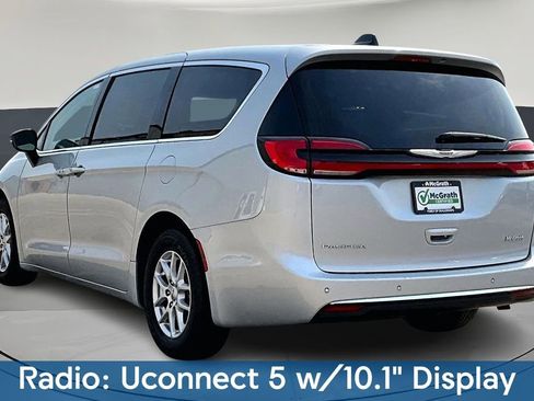 Used 2024 Chrysler Pacifica Touring-L image 4