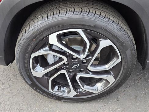 Used 2025 Chevrolet Trax RS w/ Driver Confidence Package image 9